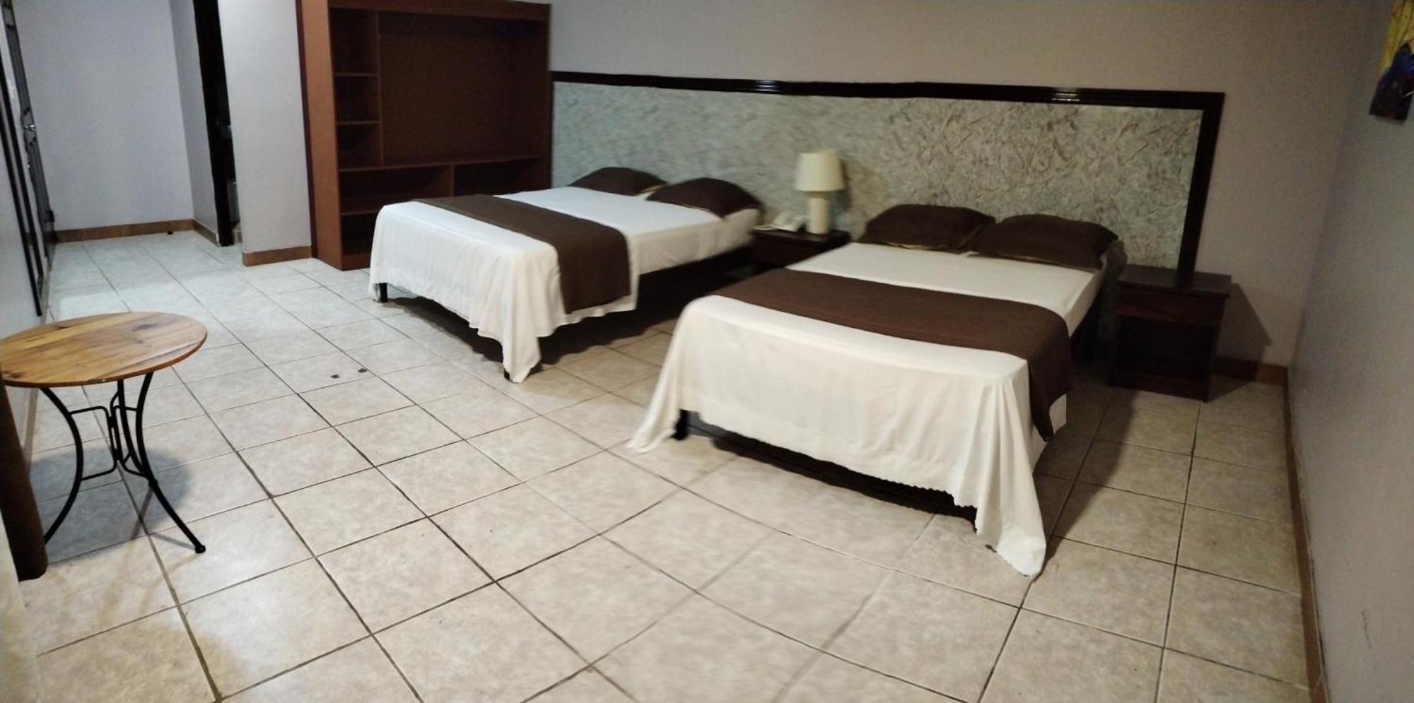 America - Hotel *